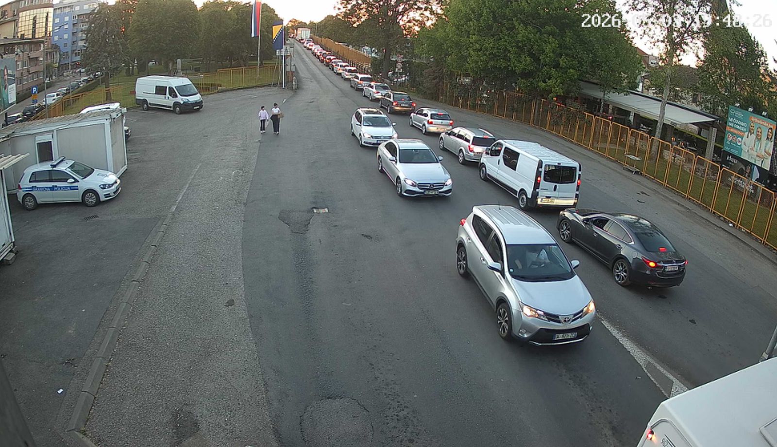 Kilometarske kolone na granicama BiH: Višečasovna čekanja širom zemlje FOTO