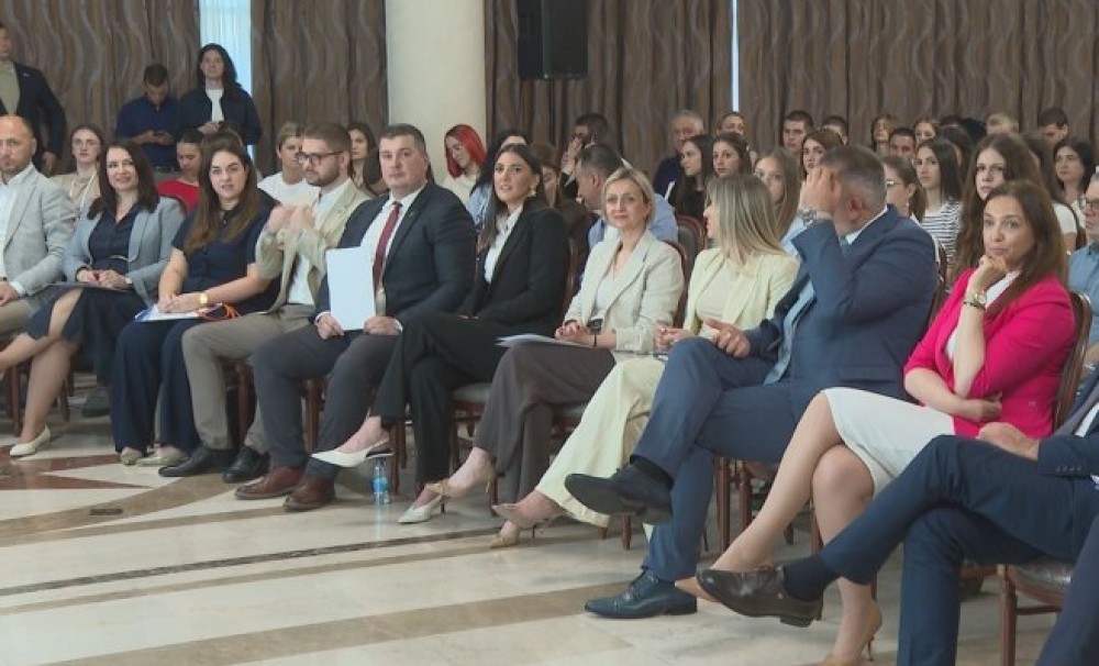 Konferencija za mlade u Banjaluci! Minić: Vlada želi da čuje šta zanima mlade