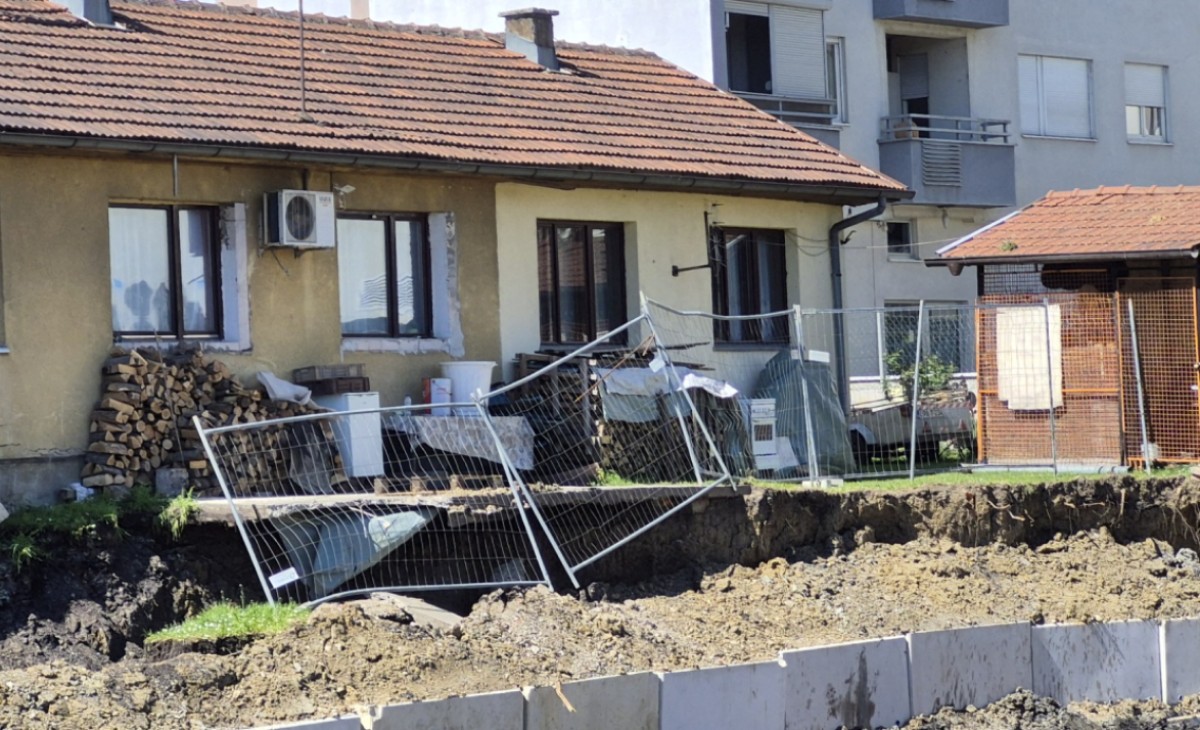 Drama u banjalučkom naselju: Radovi urušili baraku, stanari ne žele da odu FOTO/VIDEO