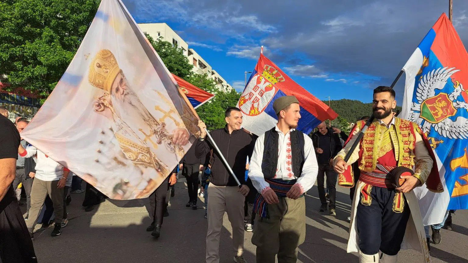 Hiljade vjernika u litiji ulicama Nikšića u čast Svetog Vasilija Ostroškog FOTO