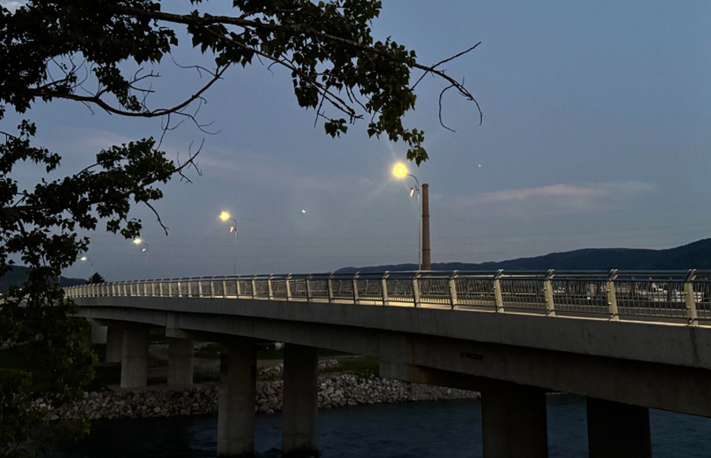 Most u Česmi kompletiran: Zasijao punim sjajem nakon postavljanja rasvjete FOTO