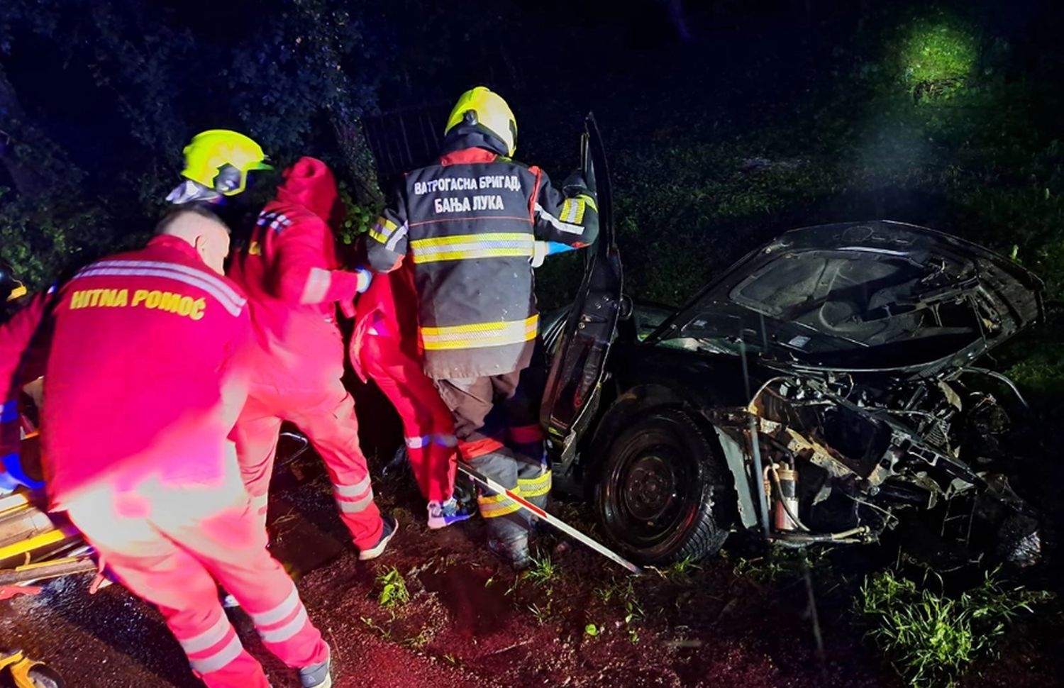 Saobraćajna nezgoda kod Banjaluke: Vozilo sletjelo s puta, povrijeđena jedna osoba