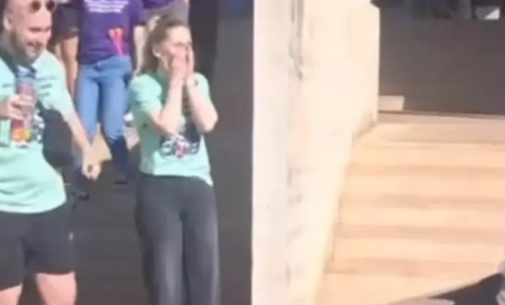 Maturanti razrednoj kupili automobil: Ninina reakcija “zapalila” društvene mreže VIDEO
