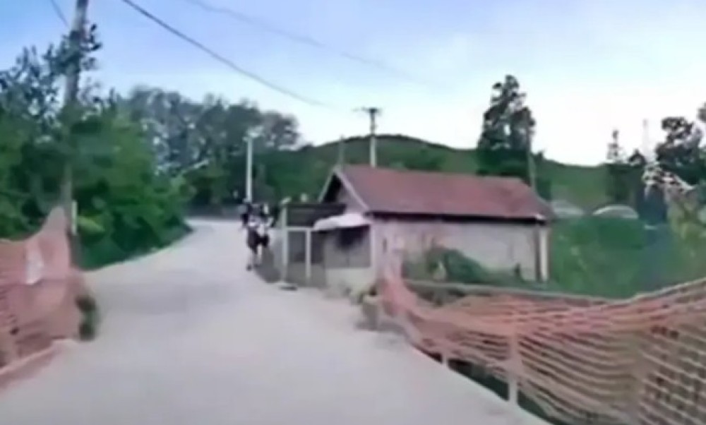 Stravičan snimak iz Novog Pazara: Sekunde dijelile dječaka od tragedije VIDEO