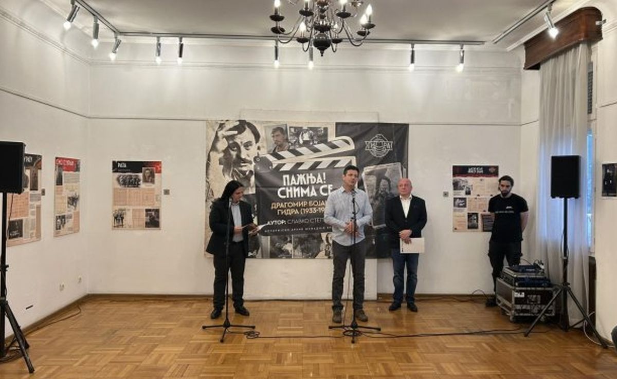 “Pažnja! Snima se”: Banski dvor u Banjaluci odao počast Dragomiru Bojaniću Gidri FOTO
