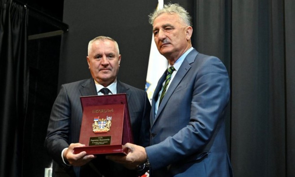Višković dobio povelju opštine Nevesinje: Izuzetna čast kada neko cijeni vaš trud i rad