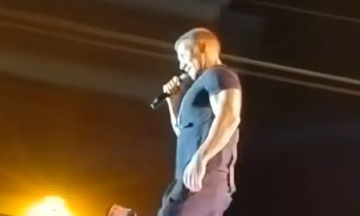 Saša Kovačević pao sa bine: Nezgoda na koncertu pretvorila se u spektakl