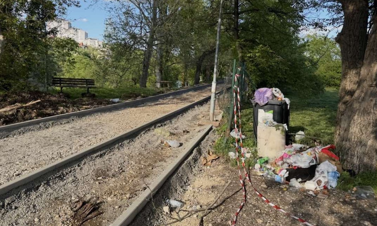 Ovuda nećete šetati bar do ljeta: Radnici podigli klupe i razrovali stazu, pa otišli FOTO