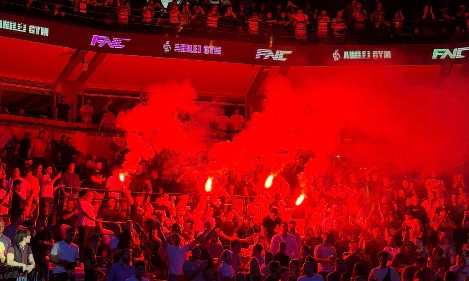 Barbir odbranio pojas u Areni: Hiljade navijača gledalo spektakl u Beogradu FOTO