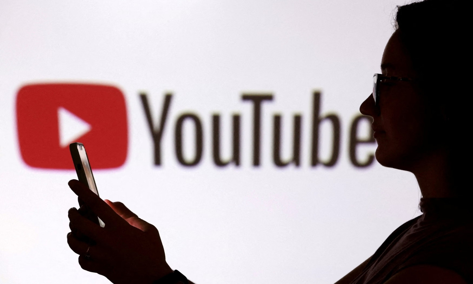 Jutjub uvodi AI oznake: Korisnici će lakše prepoznati lažne video-snimke