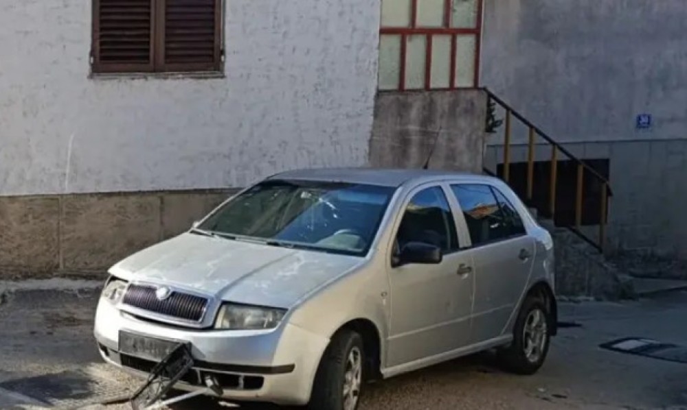 Filmska potjera u Srpskoj: Bježao od policije pa se “škodom” zabio u zid
