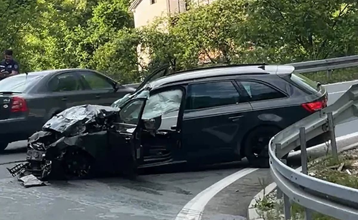 Automobil smrskan u sudaru sa teretnim vozilom: Saobraćaj otežan u ovom dijelu BiH