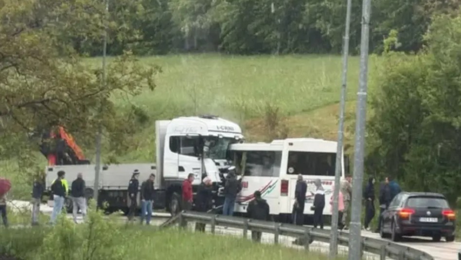 Policija potvrdila: Jedno lice stradalo u sudaru kod Mrkonjić Grada VIDEO