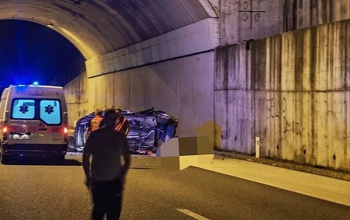 Nesreća na auto-putu kod Prnjavora: Automobilom sletio sa nadvožnjaka, vozač poginuo