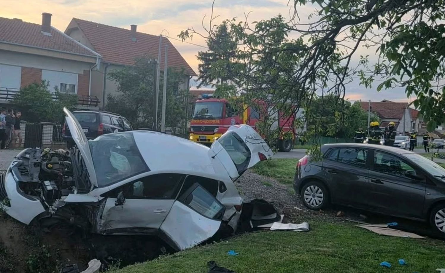 Teška saobraćajna nesreća: Više osoba teže povrijeđeno FOTO
