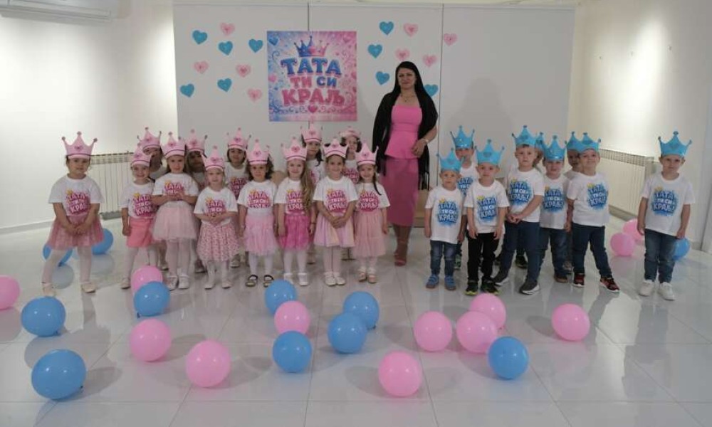 “Tata ti si kralj”! Vaspitačica Vesna okupila najmlađe i snimila spot za još jednu dječju pjesmu VIDEO