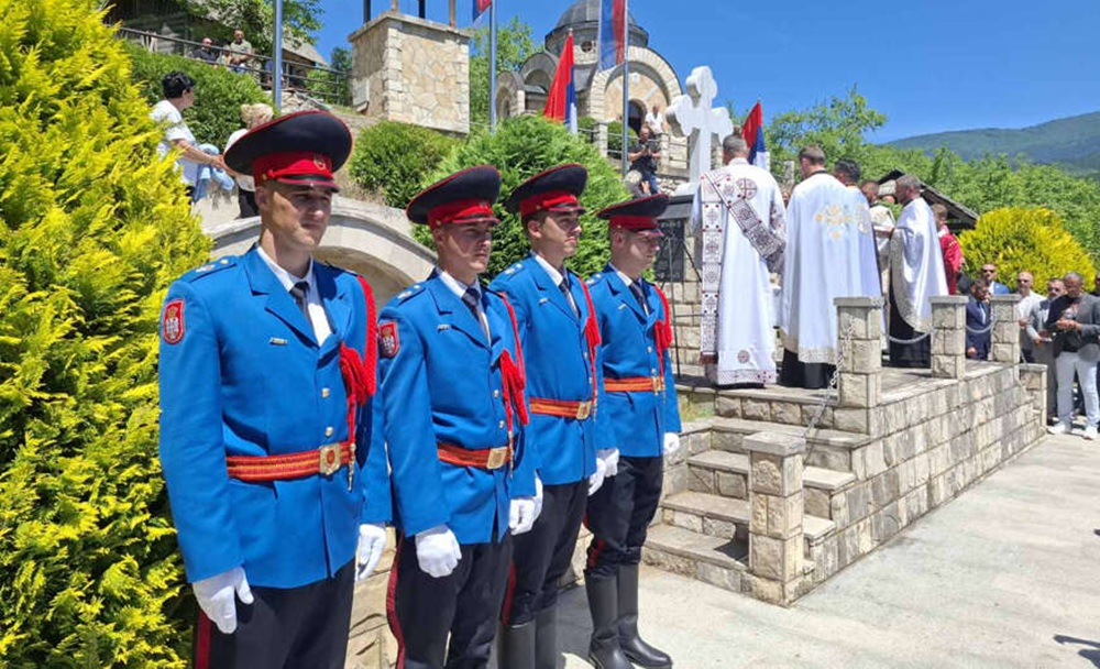 Spuštene ruže u Drinu! U Višegradu obilježene 84 godine od stradanja Srba u Starom Brodu