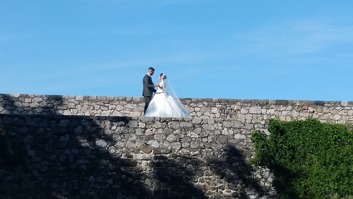 Red romantike, red skela: Tako je to danas na banjalučkom Kastelu FOTO