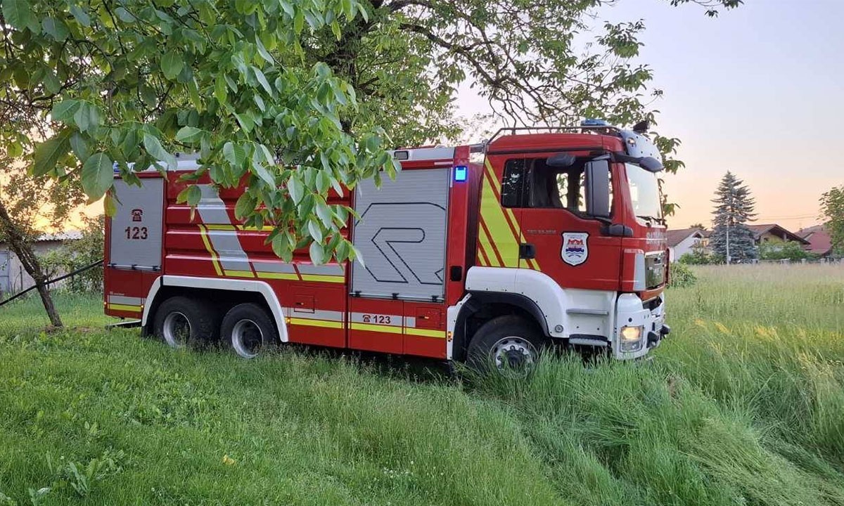 Banjalučki vatrogasci u akciji: Pružili pomoć u nevolji, spasli ptiće u Obilićevu