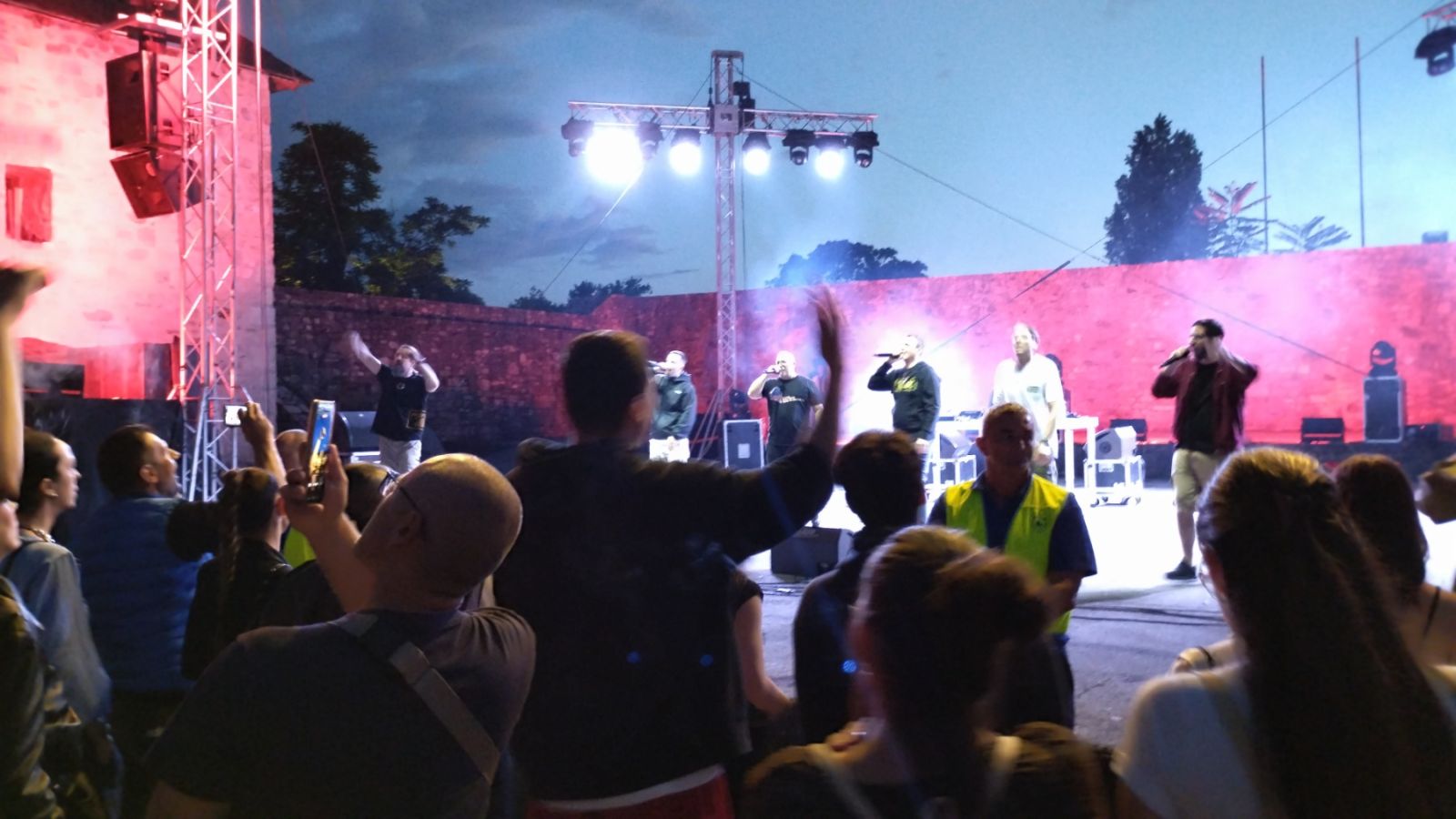 Banjalučani uživali u koncertu: Beogradski sindikat na Kastelu FOTO