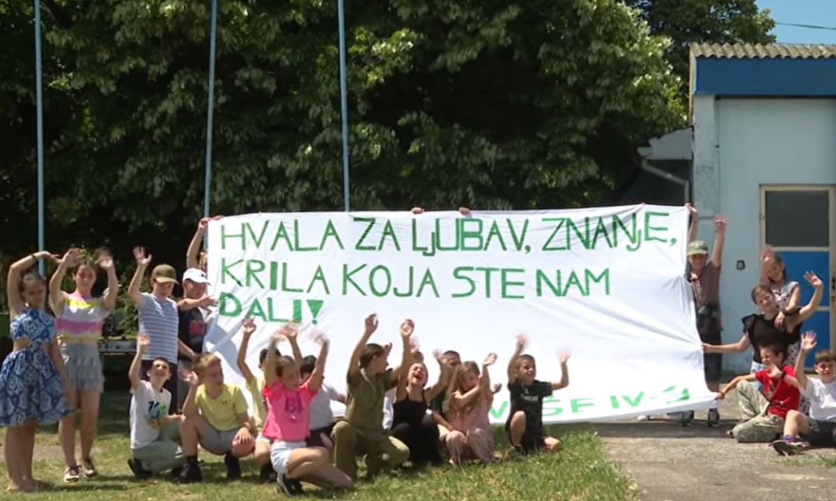 Poklon koji se ne zaboravlja: Đaci poslali učiteljicu među oblake VIDEO