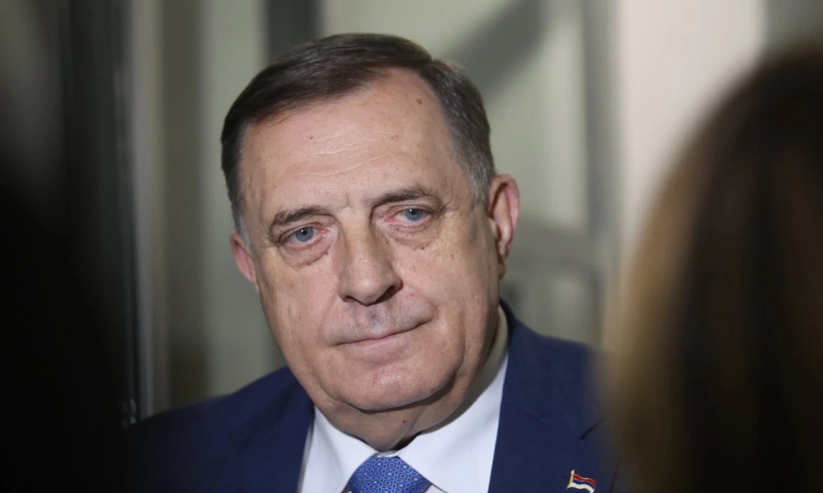 Lider SNSD-a osudio paljenje zastave Srpske: Mržnja se uvijek vraća kao bumerang