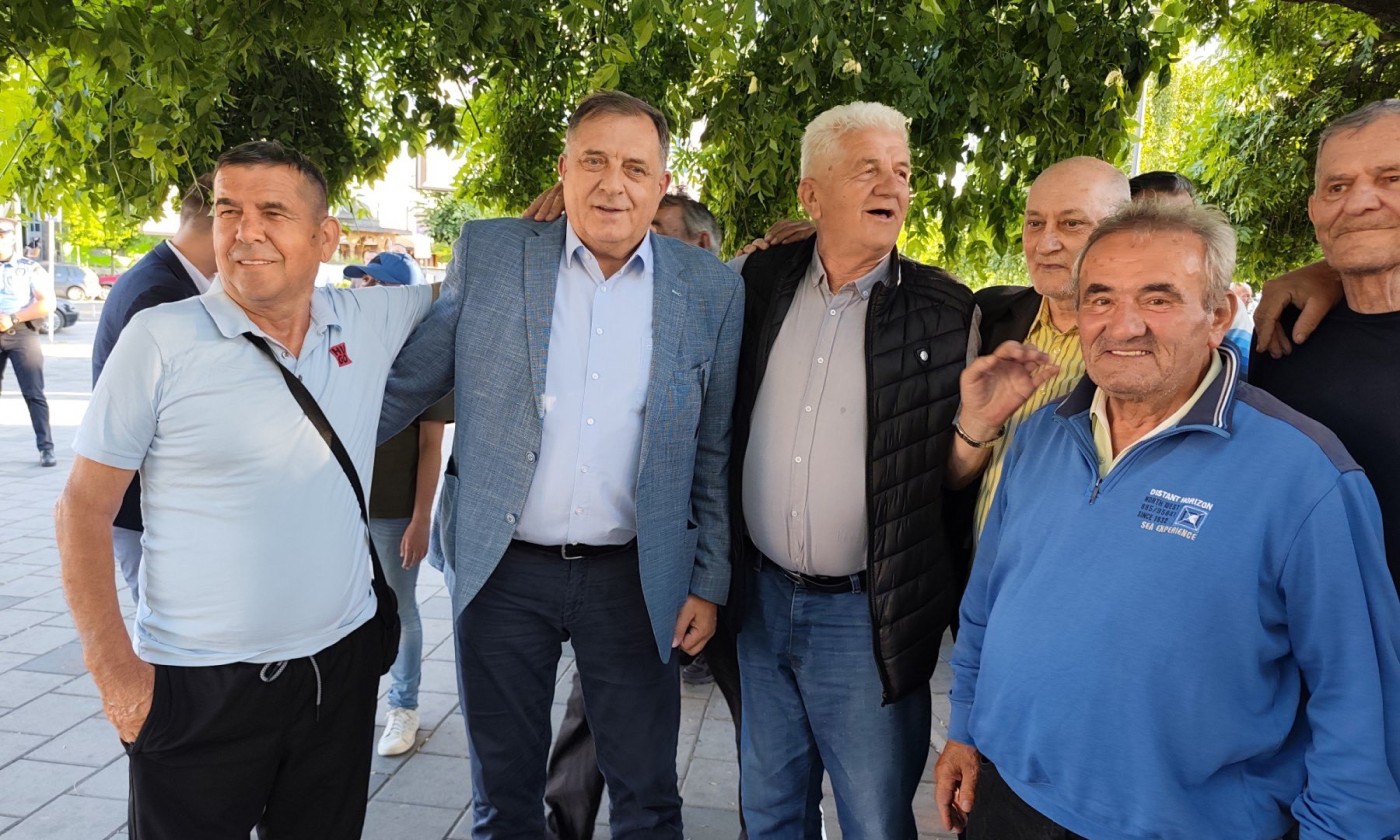 Dodik se družio sa građanima Bijeljine: Zbog njih se vrijedi boriti FOTO