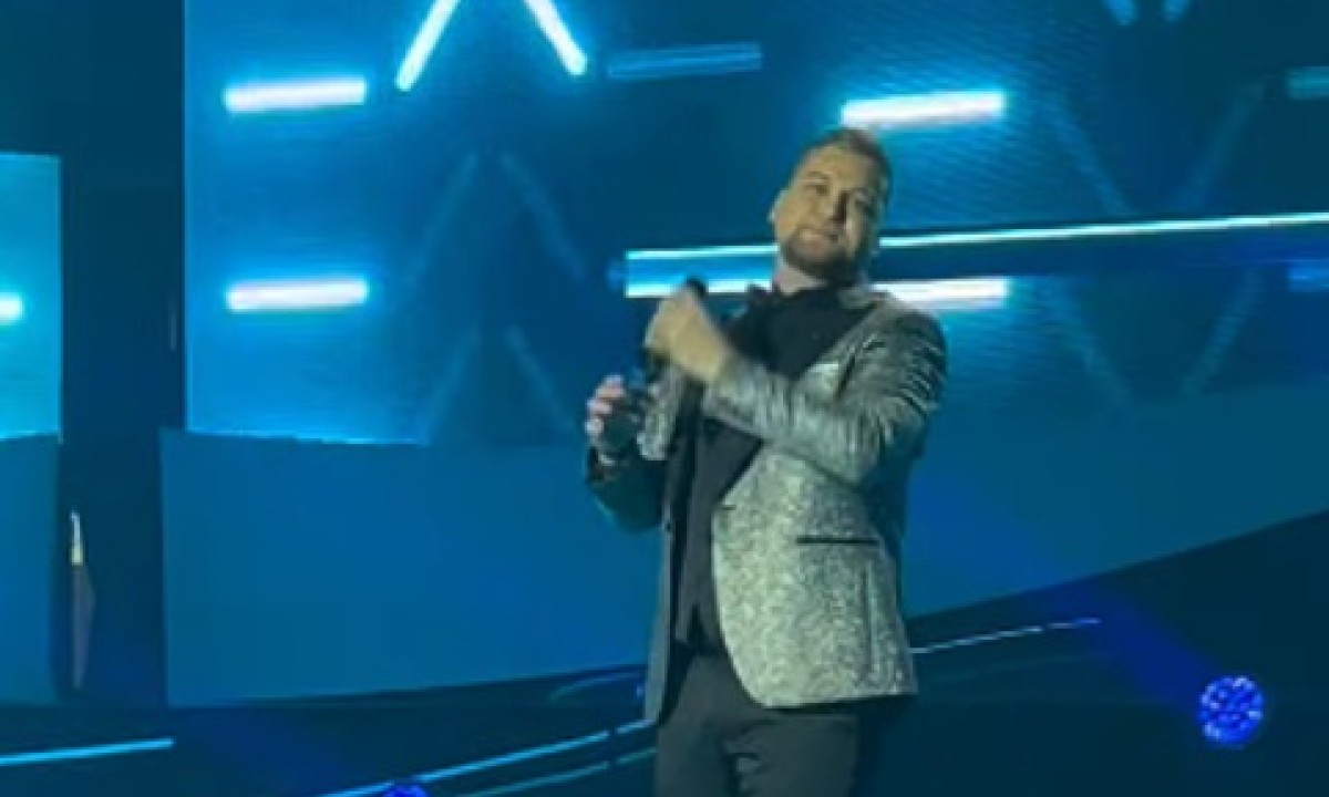 Došao je i taj trenutak: Ivan Tolić otvorio veliko finale ,,Zvezda Granda” VIDEO