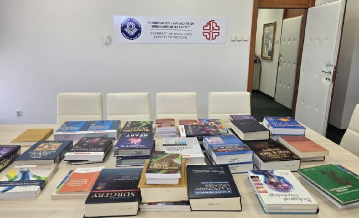 Donacija iz SAD-a stigla u Banjaluku: Studenti medicine dobili stotine stručnih knjiga