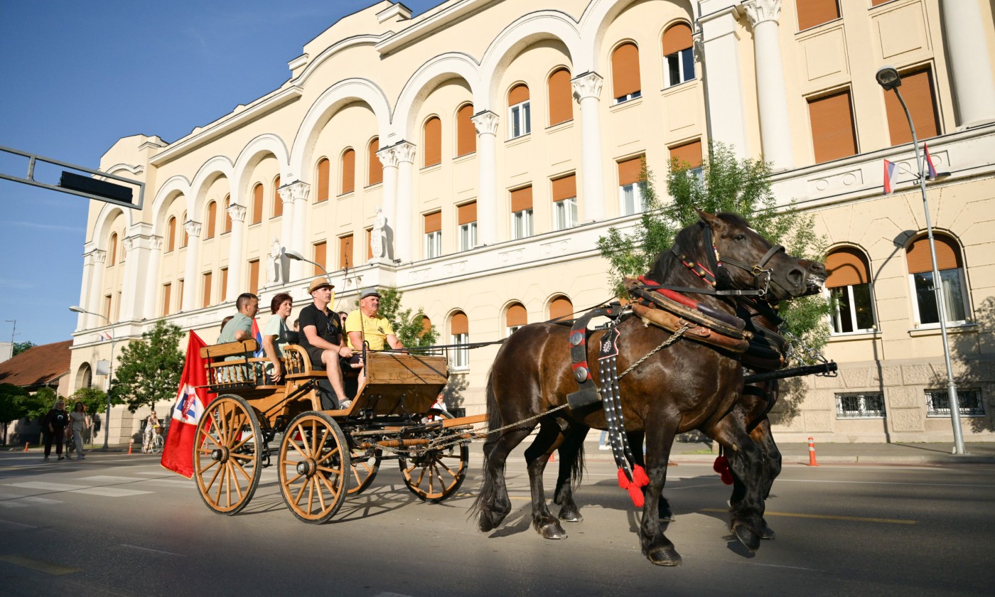 U duhu tradicije i običaja: Održana još jedna kočijada na “Duhovski utorak” FOTO