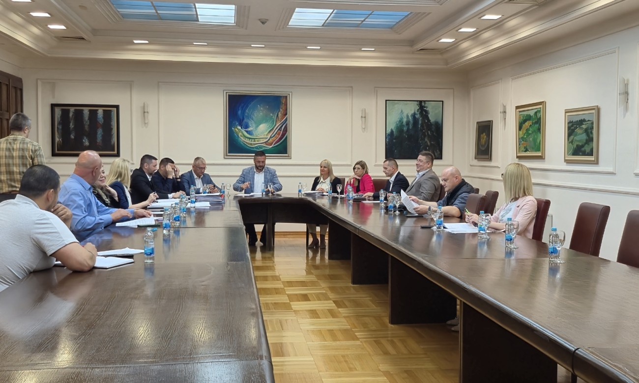 Odbornici u klupama 10.juna! Čudić: Oni koji su plaćali parking neka tuže grad FOTO