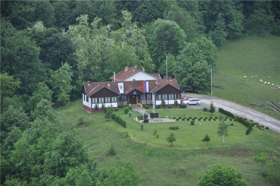 Završen trodnevni štrajk u Krupi na Uni: Radnici i dalje čekaju plate