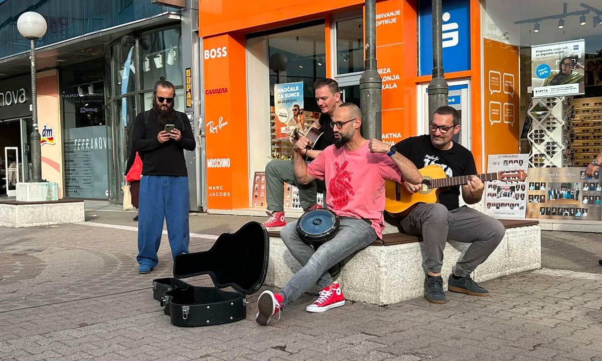 Louis pred koncert na Kastelu: Zasvirao u Gospodskoj ulici, napravio pravi ulični šou