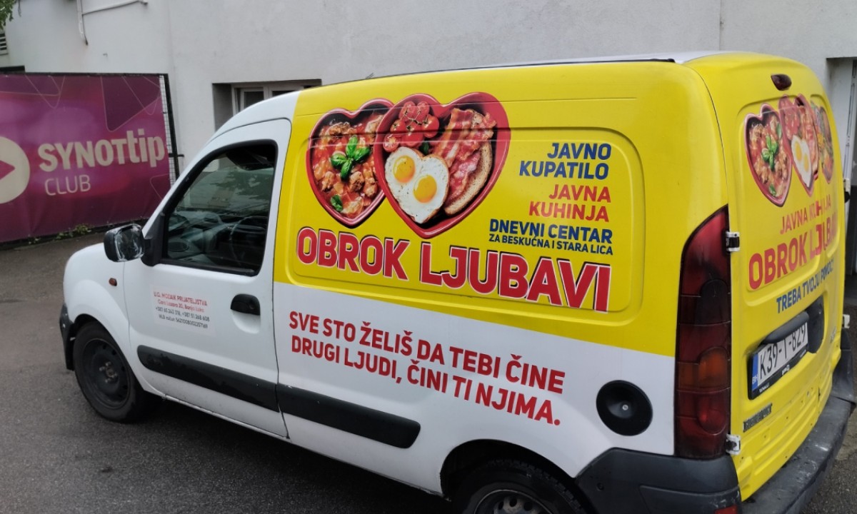 Donacija stigla u pravi čas: “Mozaik prijateljstva” dobio nove gume za kombi