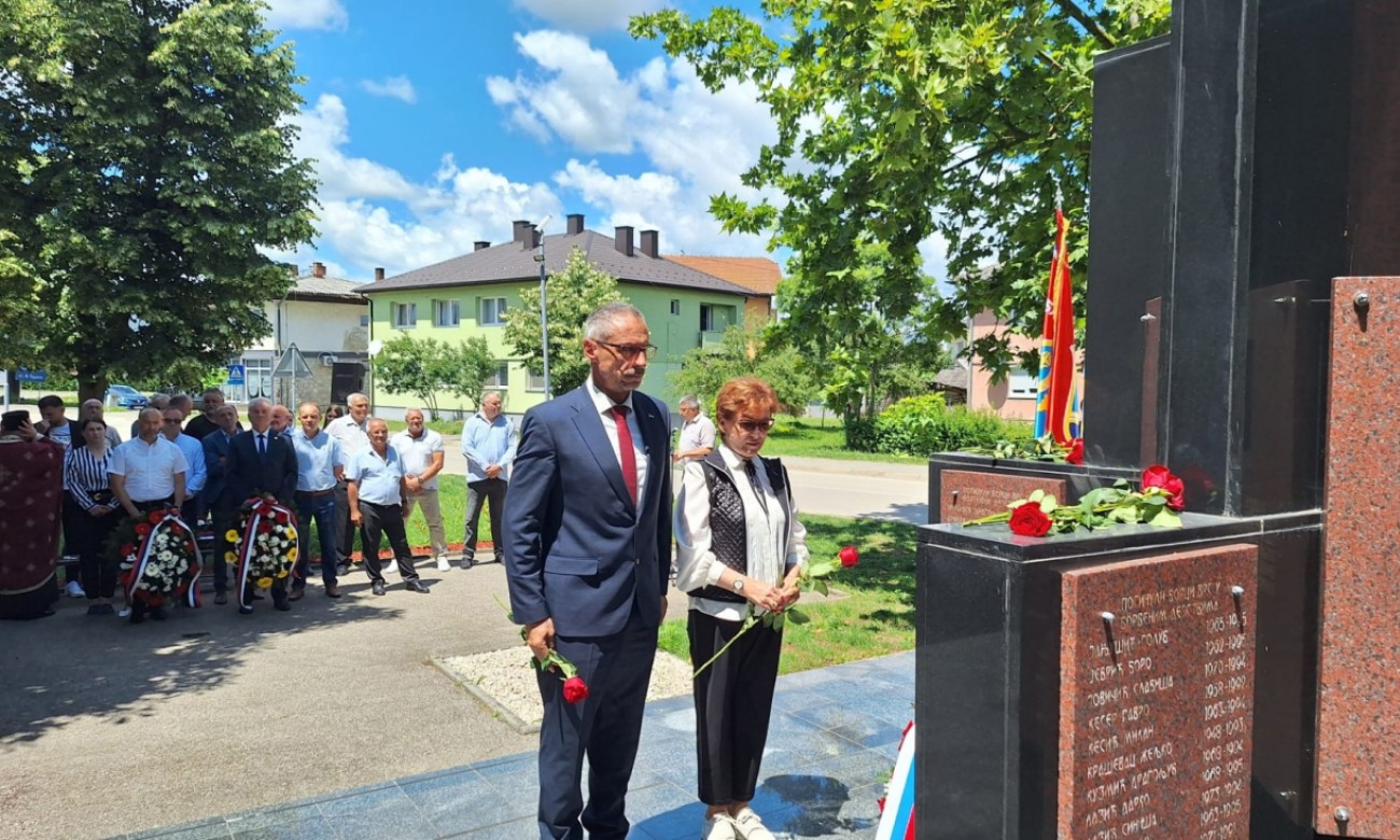Ostojić položio vijenac u Srpcu: Poruke o jedinstvu, žrtvi i očuvanju Srpske FOTO