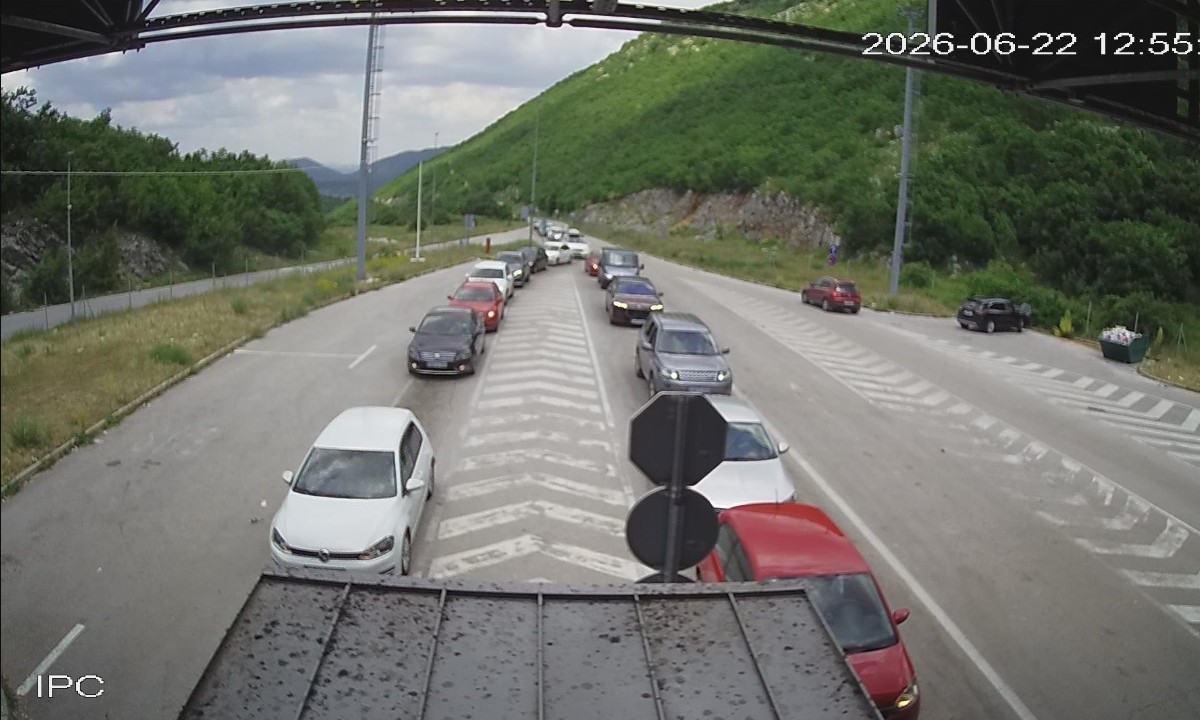 Ljetna sezona puni granice: Kolone vozila na izlazu iz BiH