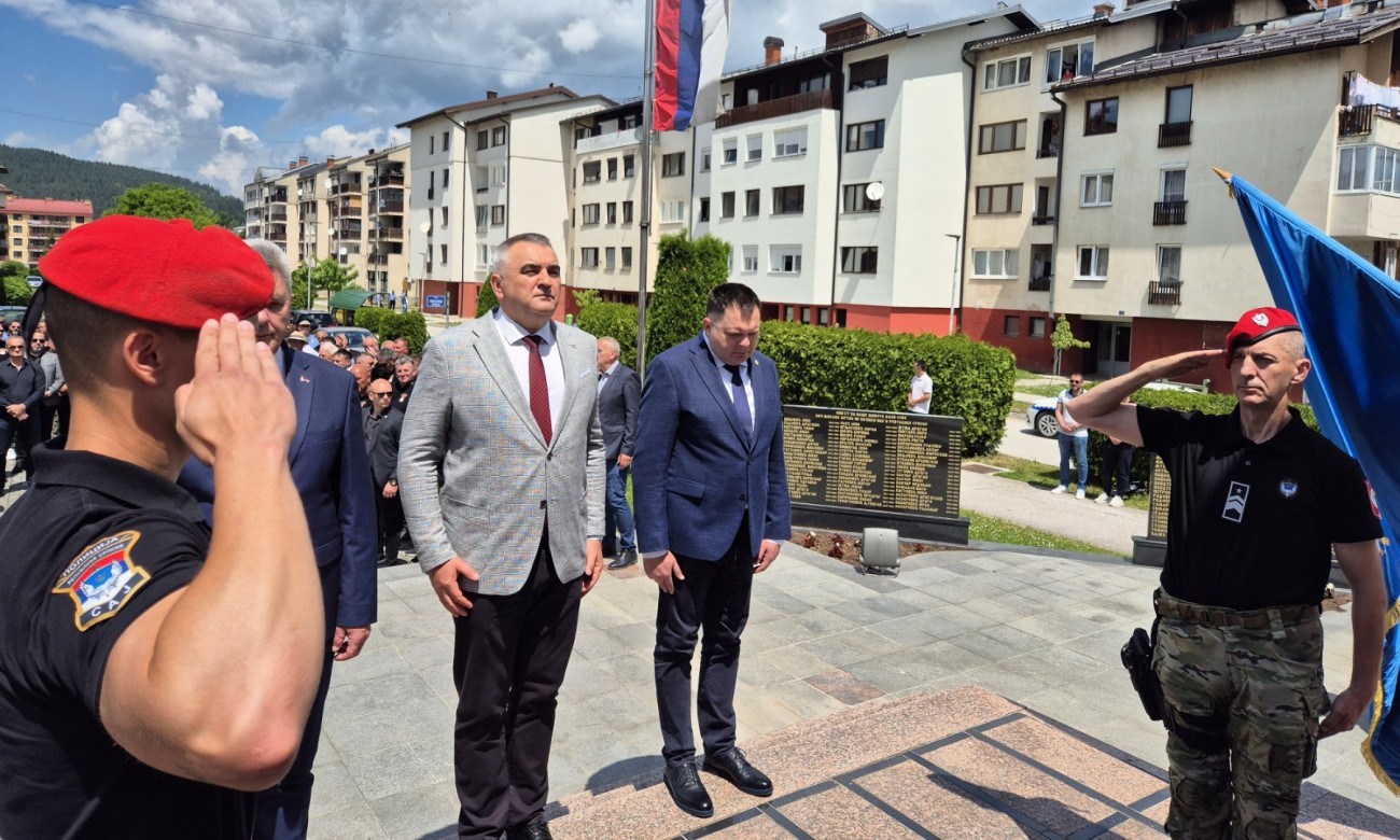 Minić i Budimir predvodili odavanje počasti: Vijenci položeni borcima Specijalne brigade FOTO
