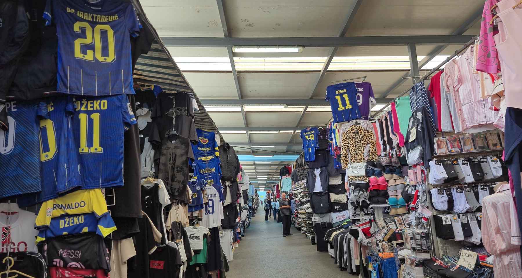 Najtraženiji Džeko, traži se i Lukić: Banjalučki prodavci ostali bez dresova FOTO