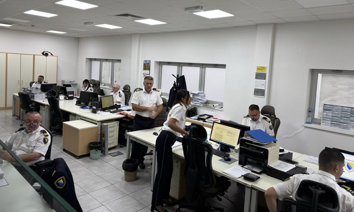 Svi hoće u UIO BiH: Broj prijavljenih za posao ogroman,  borba za mjesto