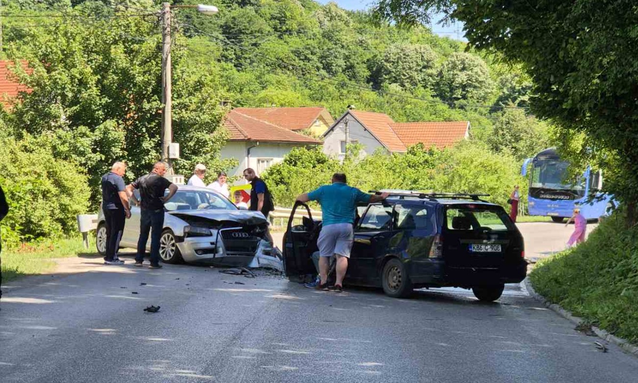 Težak udes na Laušu paralisao saobraćaj! Na terenu hitna i vatrogasci FOTO