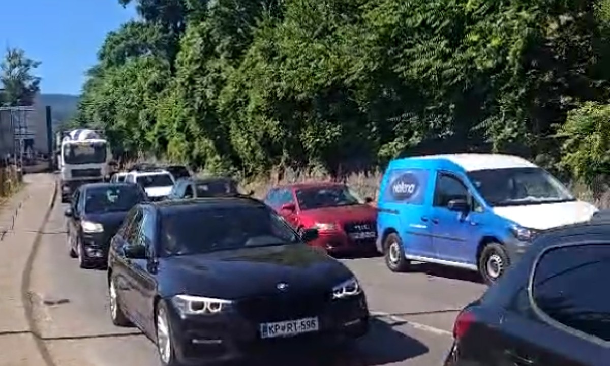 ​Saobraćajni kolaps u Banjaluci: Udes kod Gimnazije paralisao grad VIDEO