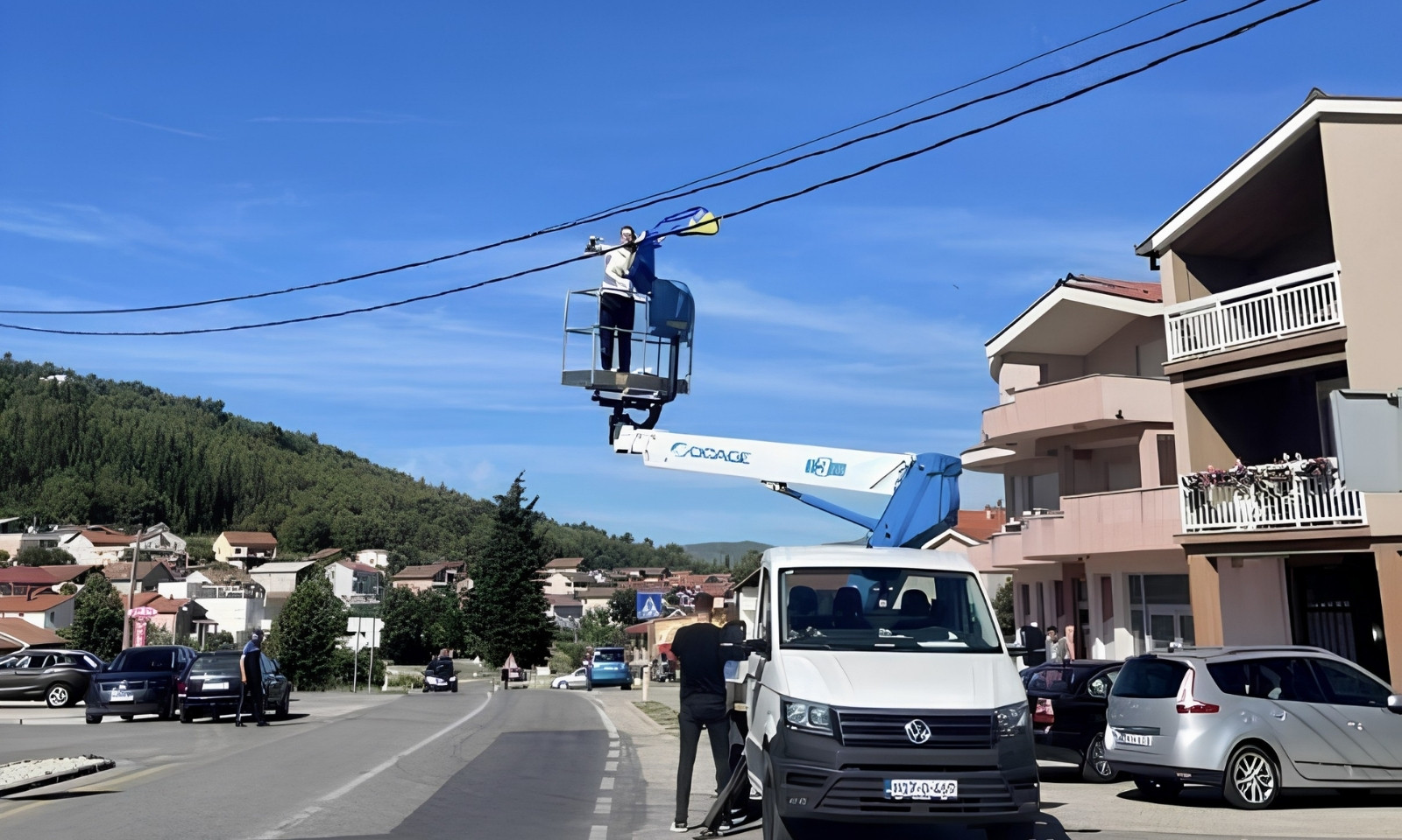 Uklonjene zastave BiH u Čapljini: Reagovali radnici Elektroprivrede uz prisustvo policije