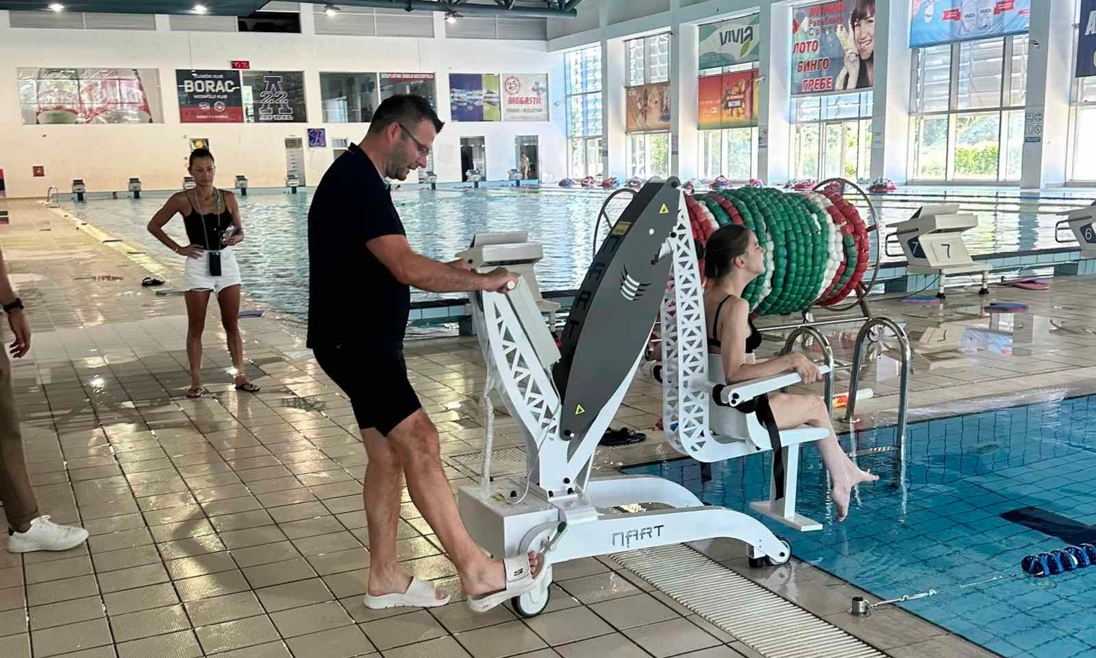 Bazen u Banjaluci dobija mobilni lift: Lakši pristup osobama sa invaliditetom FOTO