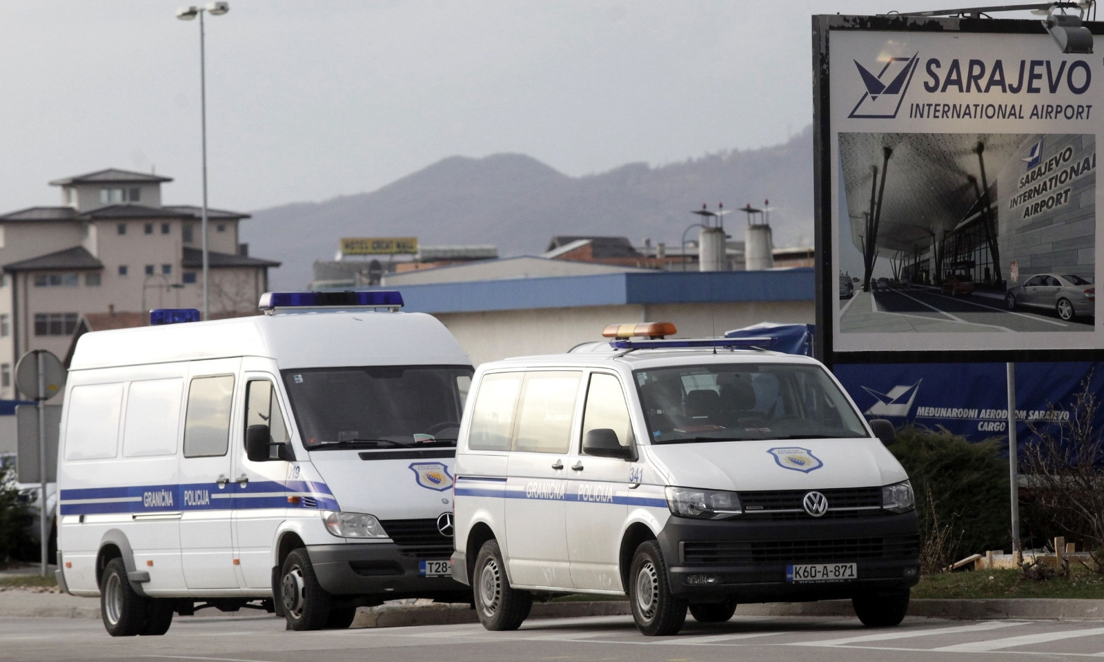 Afera na granici: Kombi GP BiH navodno vozio namještaj za vikendicu
