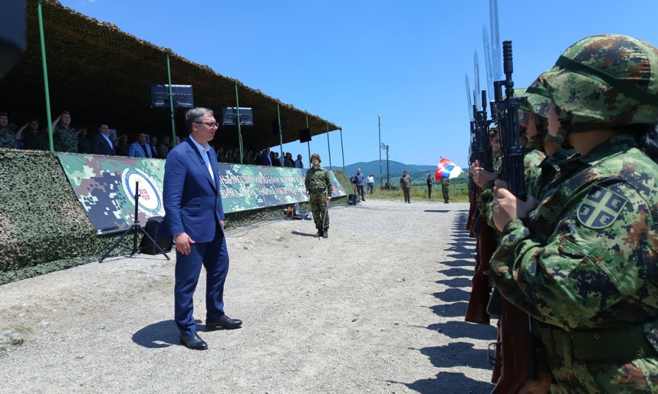 Zajednički prikaz moći: Vučić, Dodik i Cvijanović na vojnoj vježbi FOTO