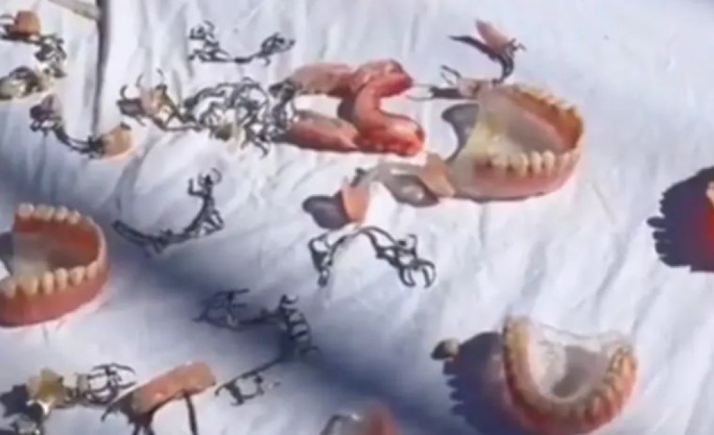 Bijeljina podigla ljestvicu bizarnosti: Na buvljaku u ponudi i “zubi za ponijeti” VIDEO
