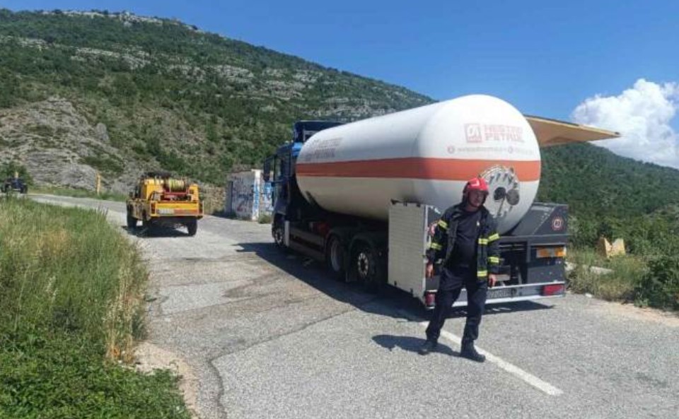 Curenje gasa iz cisterne u Trebinju: Vatrogasci spriječili veći incident