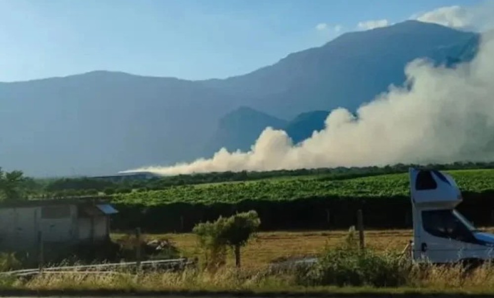 Mostar prekriven gustim dimom: Požar na deponiji Uborak još uvijek nije ugašen