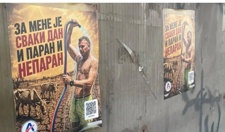 Plakati preplavili Potkozarje: “Dok se Stanivuković poliva vodom, narod broji parne i neparne dane” FOTO