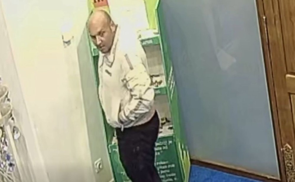 Drama u džamiji: Lopov ukrao patike “pogrešnom” čovjeku – bivši fudbaler ga sustigao VIDEO